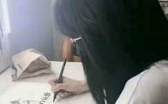 小伙化装成女中学生